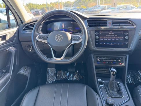 Used 2024 Volkswagen Tiguan SE image 13