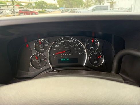 Certified 2025 Chevrolet Express 3500 LT w/ LT Preferred Equipment Group RWD image 9