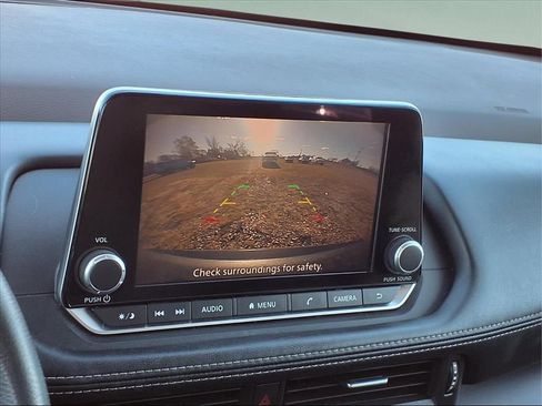 Used 2023 Nissan Rogue S image 12