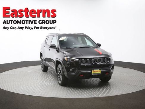 Used 2025 Jeep Compass Trailhawk AWD/4WD image 52