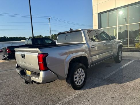 Used 2024 Toyota Tacoma SR5 w/ SR5 Upgrade Package AWD/4WD image 6