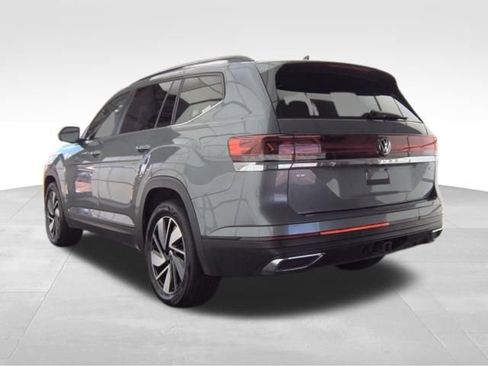 Used 2025 Volkswagen Atlas SE AWD/4WD image 16