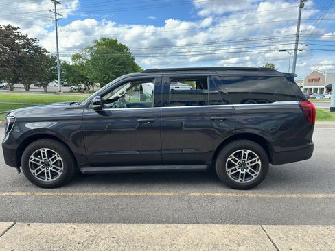 Used 2025 Ford Expedition Active AWD/4WD image 7