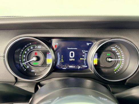 Used 2022 Jeep Wrangler Unlimited Sahara AWD/4WD image 22