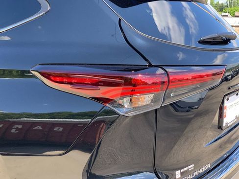 Used 2026 Toyota Highlander Platinum AWD/4WD image 35