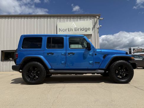 Used 2023 Jeep Wrangler Unlimited Sahara AWD/4WD image 28