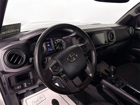 Used 2019 Toyota Tacoma TRD Sport image 9