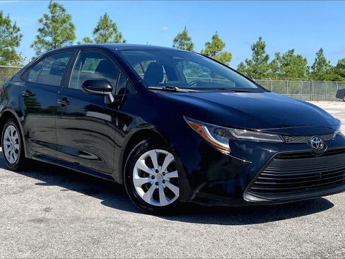 Used 2024 Toyota Corolla LE FWD image 3