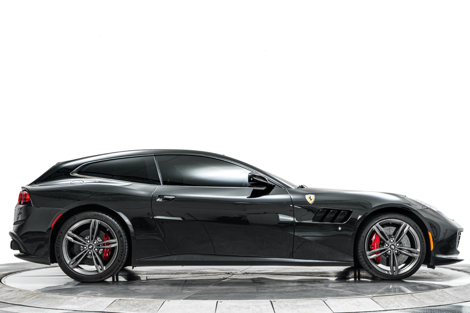 Used 2019 Ferrari GTC4Lusso AWD/4WD image 48