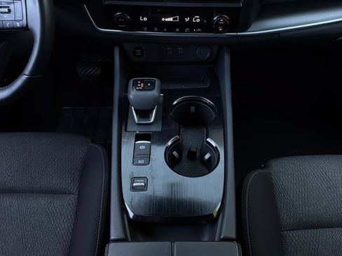 Used 2025 Nissan Rogue SV FWD image 15