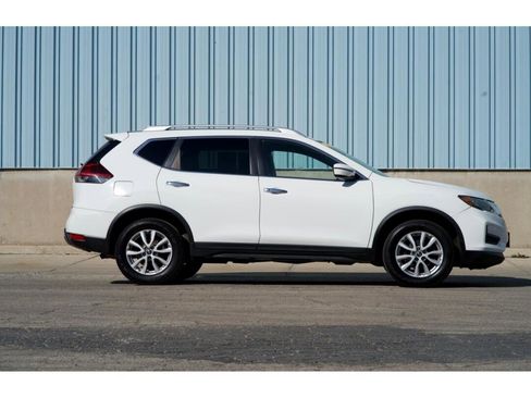 Used 2020 Nissan Rogue SV image 4