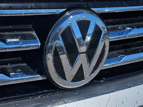 Used 2020 Volkswagen Tiguan SE image 5