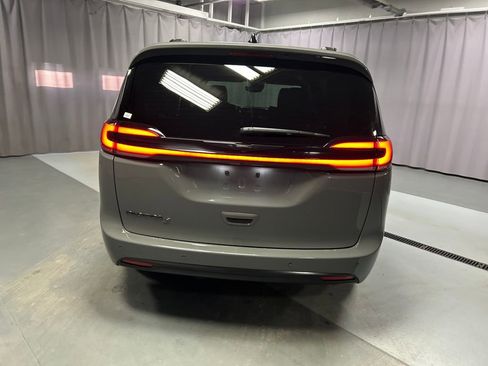 Used 2024 Chrysler Pacifica Touring-L w/ S Appearance Package FWD image 6