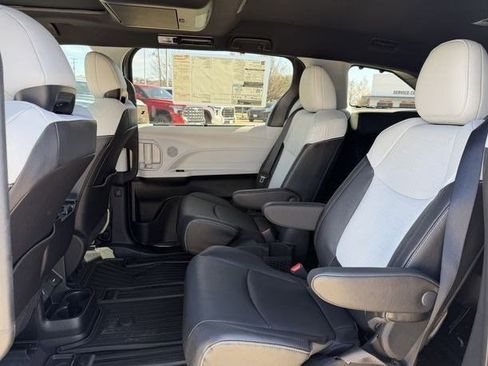 New 2026 Toyota Sienna XSE image 27