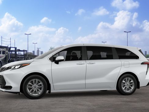 New 2026 Toyota Sienna LE FWD image 5