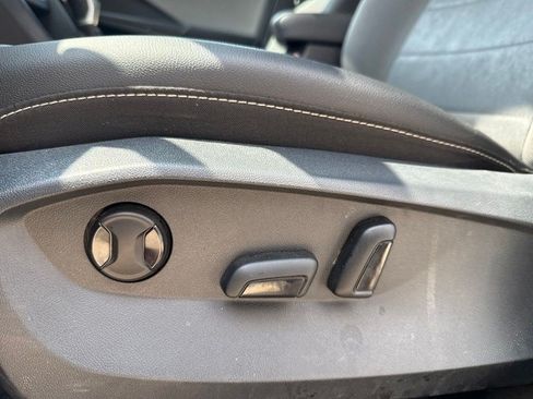 Used 2022 Volkswagen Taos SE w/ Panoramic Sunroof Package AWD/4WD image 8