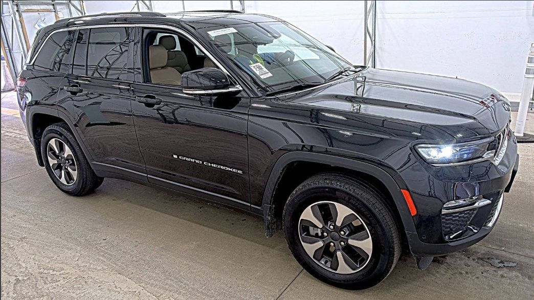 Used 2023 Jeep Grand Cherokee 4WD 4xe w/ Luxury Tech Group II image 8