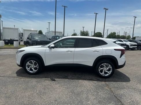 New 2026 Chevrolet Trax LS w/ LS Convenience Package FWD image 6