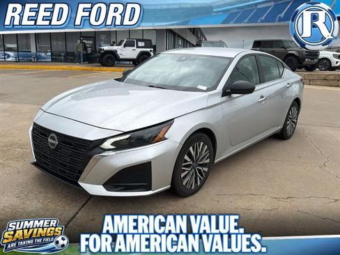 Used 2024 Nissan Altima 2.5 SV FWD image 1