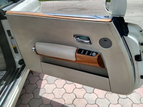Used 2008 Rolls-Royce Phantom Drophead Coupe image 19