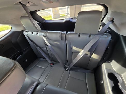 Used 2023 Toyota Highlander XLE image 31