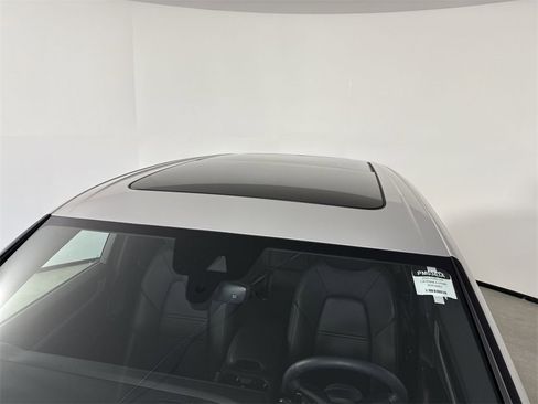 Certified 2025 Porsche Cayenne E-Hybrid image 17