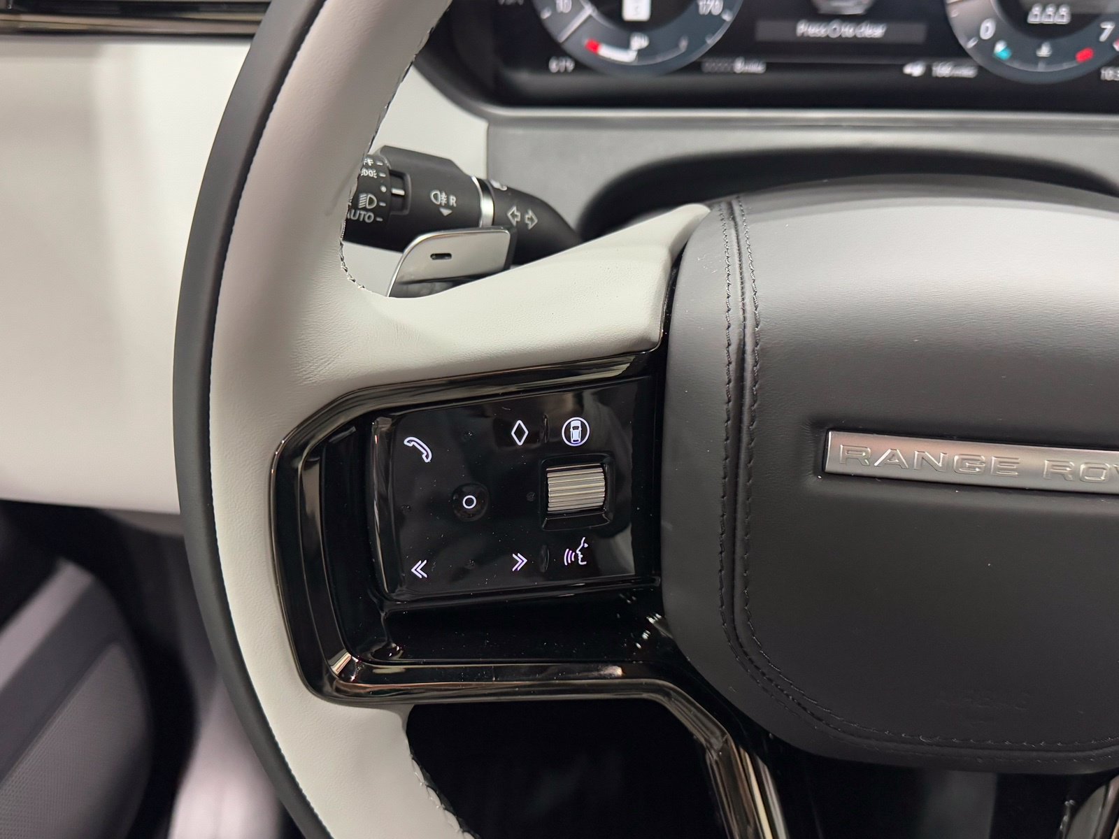 New 2026 Land Rover Range Rover Velar S AWD/4WD image 19