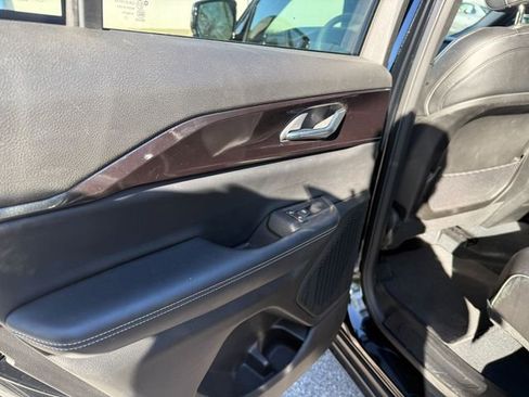 Used 2023 Jeep Grand Cherokee Altitude image 12