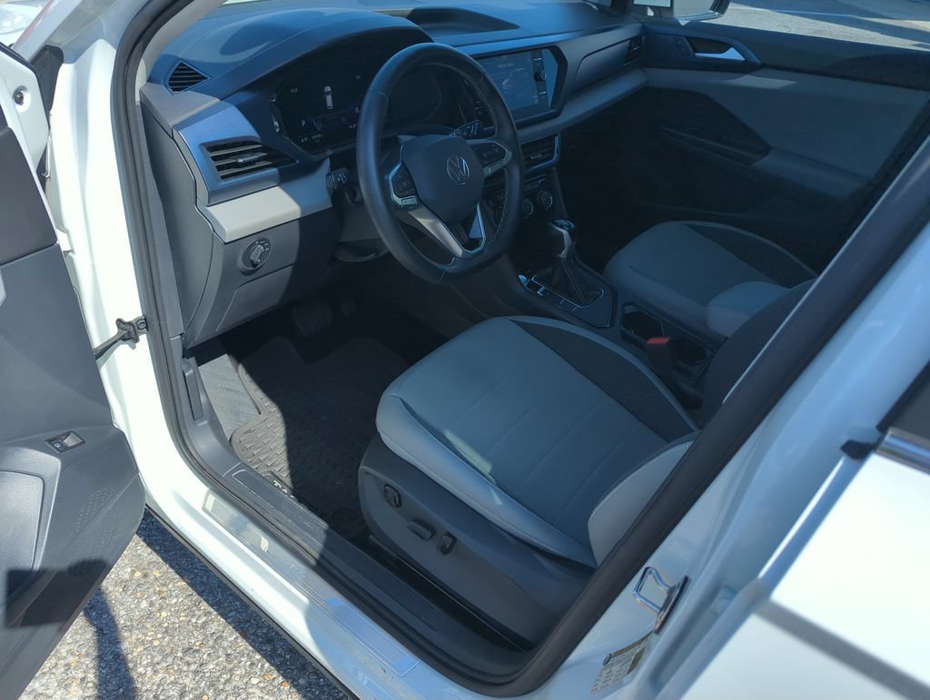 Certified 2023 Volkswagen Taos SE FWD image 11