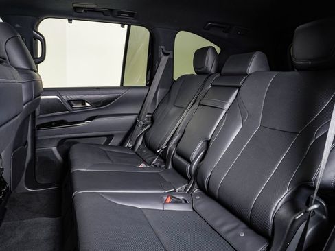 Used 2023 Lexus LX 600 4WD w/ Appearance Package image 18