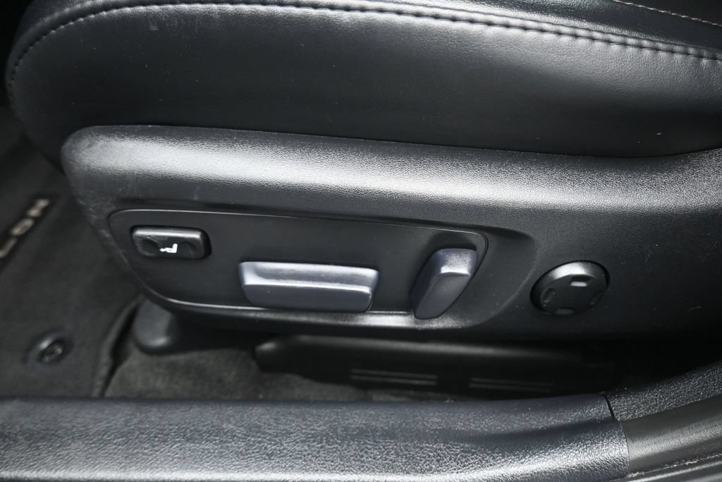 Used 2016 Toyota Avalon Limited w/ Toyota Safety Sense Package FWD image 13