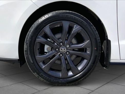 Used 2025 Toyota Sienna XSE w/ XSE Plus Package image 11