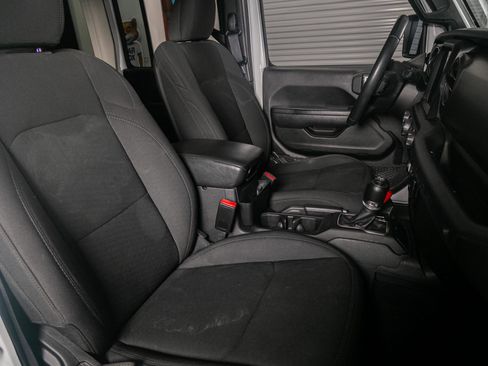 Used 2022 Jeep Wrangler Unlimited Sport w/ Sun And Sound Package image 23