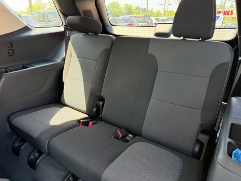 Used 2020 Chevrolet Traverse LT FWD image 11