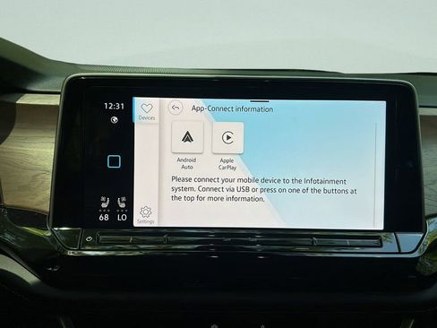 Used 2025 Volkswagen Atlas SE image 32