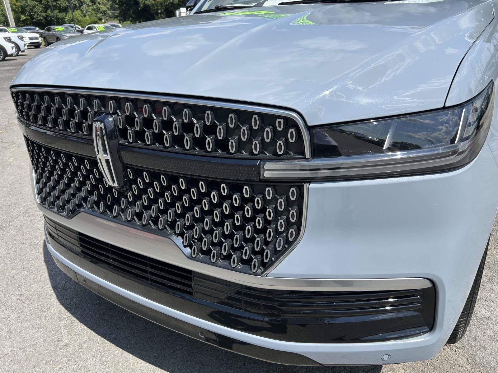 Certified 2025 Lincoln Navigator Reserve AWD/4WD image 10