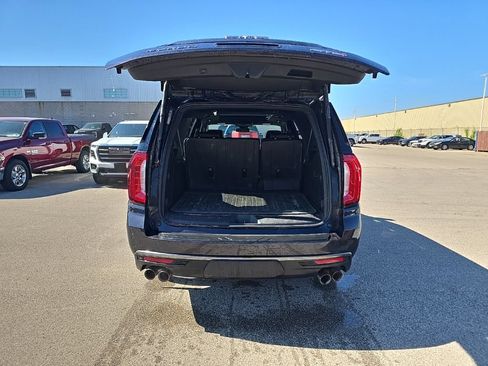 Used 2024 GMC Yukon XL AT4 w/ AT4 Premium Plus Package AWD/4WD image 6
