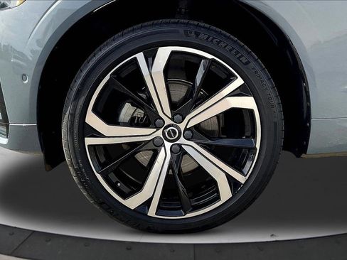 Used 2022 Volvo XC60 B5 R-Design w/ Advanced Package AWD/4WD image 34
