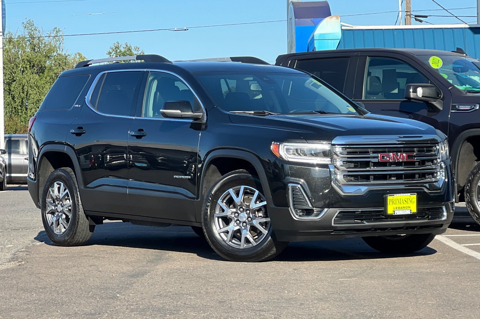 Used 2023 GMC Acadia SLT AWD/4WD image 2