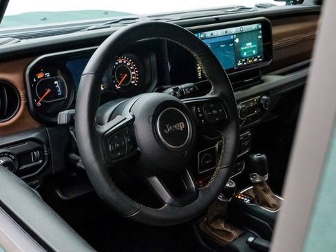 Used 2025 Jeep Wrangler Unlimited Rubicon w/ Technology Group image 66