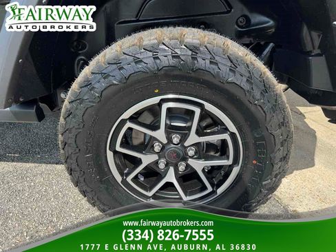 Used 2025 Jeep Wrangler Unlimited Rubicon w/ Convenience Group image 31