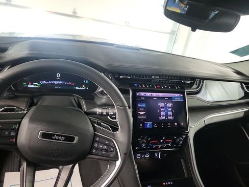 Used 2023 Jeep Grand Cherokee 4WD 4xe image 10