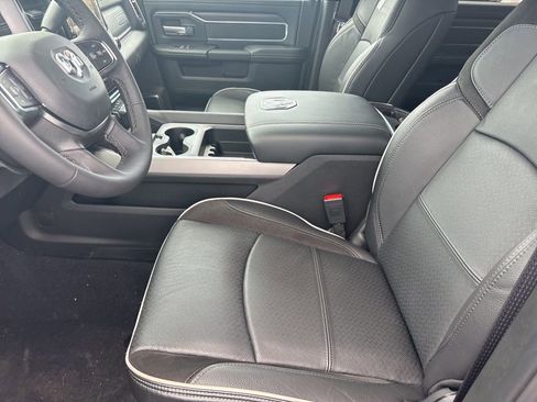 New 2026 RAM 2500 Laramie AWD/4WD image 18