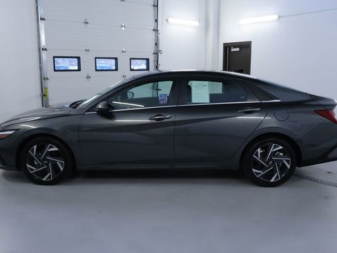 Used 2025 Hyundai Elantra SEL image 4