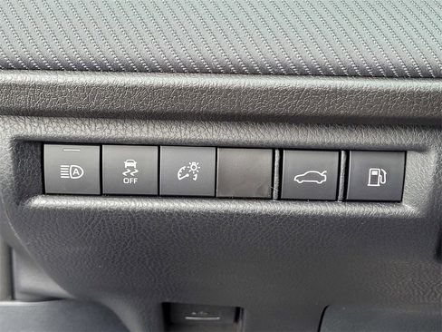 Used 2025 Toyota Camry SE image 11