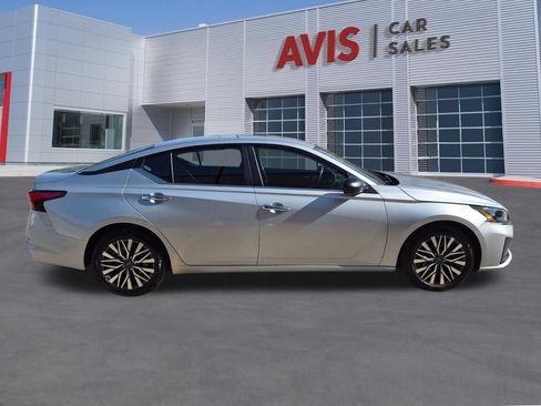 Used 2025 Nissan Altima 2.5 SV FWD image 5