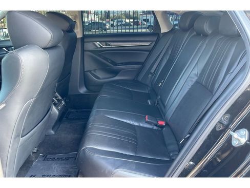 Used 2018 Honda Accord Touring image 14