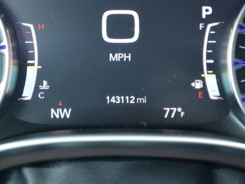 Used 2018 Chrysler Pacifica Touring-L Plus FWD image 18