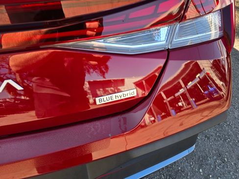 Used 2024 Hyundai Elantra Blue image 6