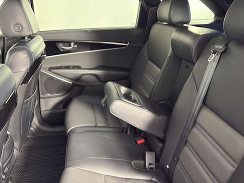 Used 2019 Kia Sorento SX image 22